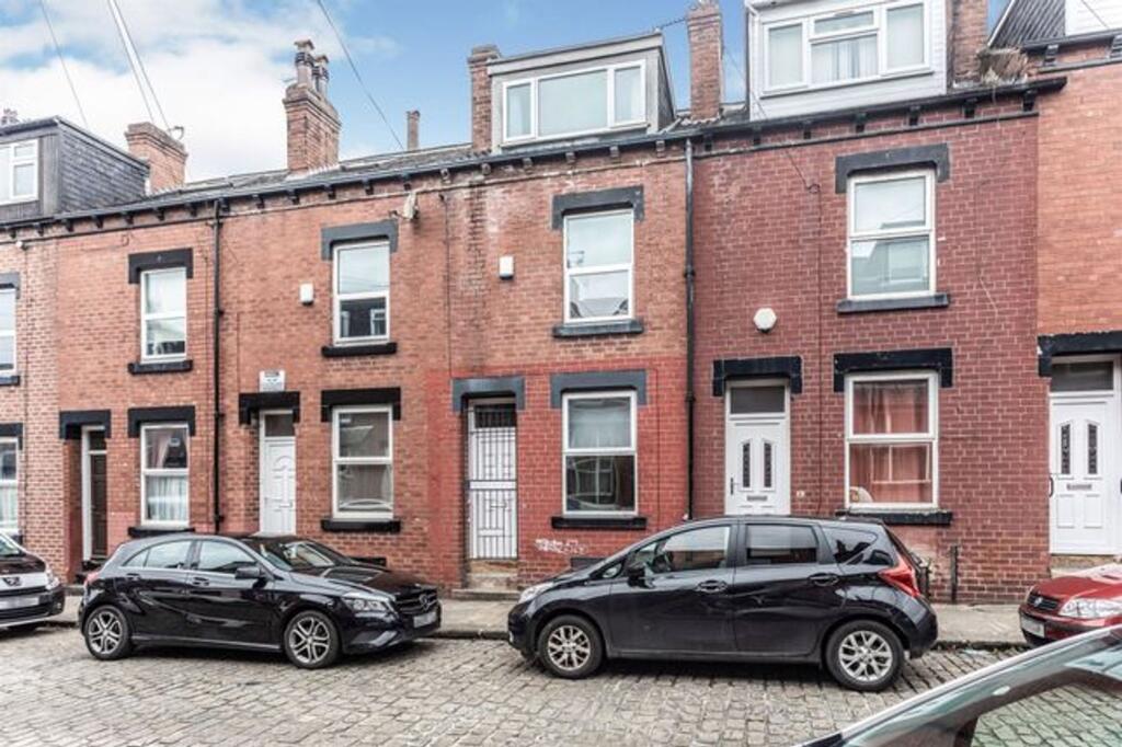 4 bed Mid Terraced House for rent in Leeds. From Cityred Properties - Leeds