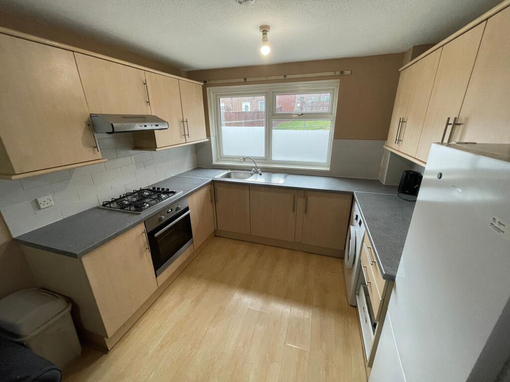 3 bed Mid Terraced House for rent in Leeds. From Cityred Properties - Leeds