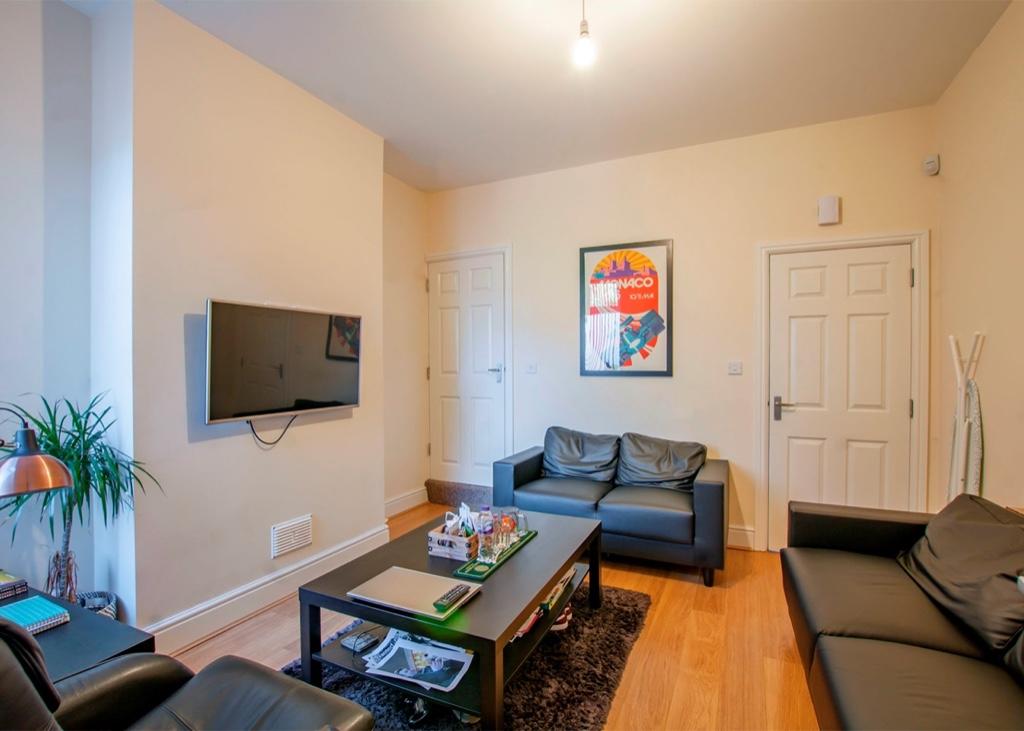 4 bed Mid Terraced House for rent in Mackworth. From Key Properties - Derby