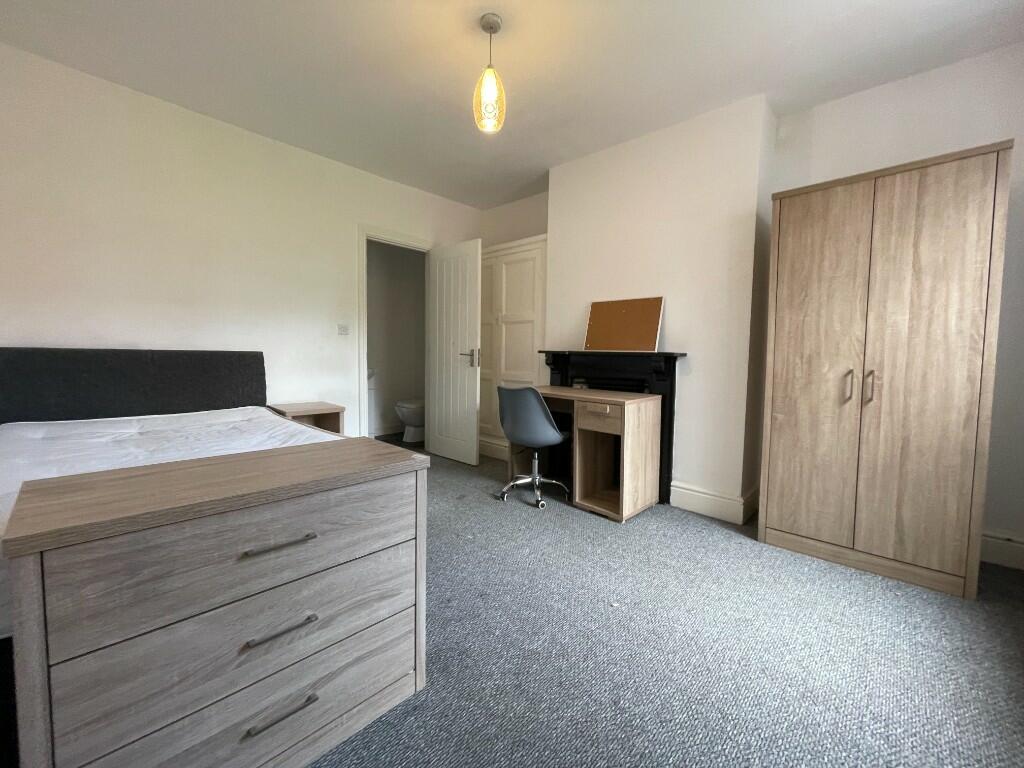 5 bed Mid Terraced House for rent in Mackworth. From Key Properties - Derby