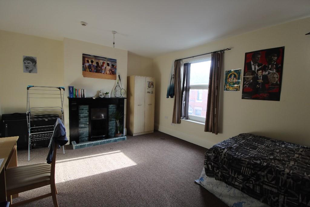 5 bed Mid Terraced House for rent in Mackworth. From Key Properties - Derby