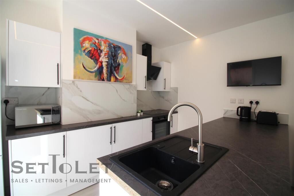 4 bed Mid Terraced House for rent in Leicester. From Set To Let - Leicester