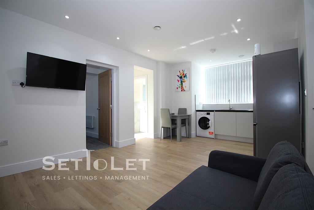 3 bed 1st Floor Flat for rent in Leicester. From Set To Let - Leicester 3 bed 1st Floor Flat for rent in Leicester. From Set To Let - Leicester