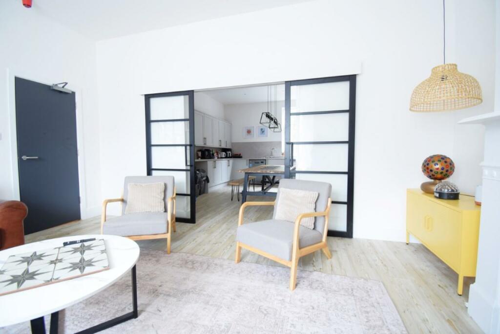 8 bed Mid Terraced House for rent in Sheffield. From The Lettings Boutique - Sheffield