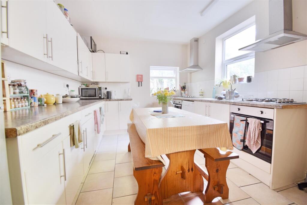 7 bed Mid Terraced House for rent in Sheffield. From The Lettings Boutique - Sheffield
