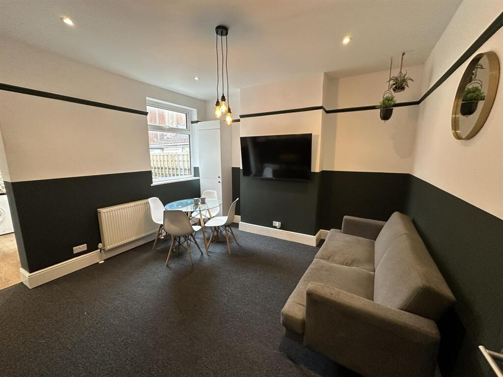 6 bed Detached for rent in Bristol. From Front Door Lettings Ltd - Bristol