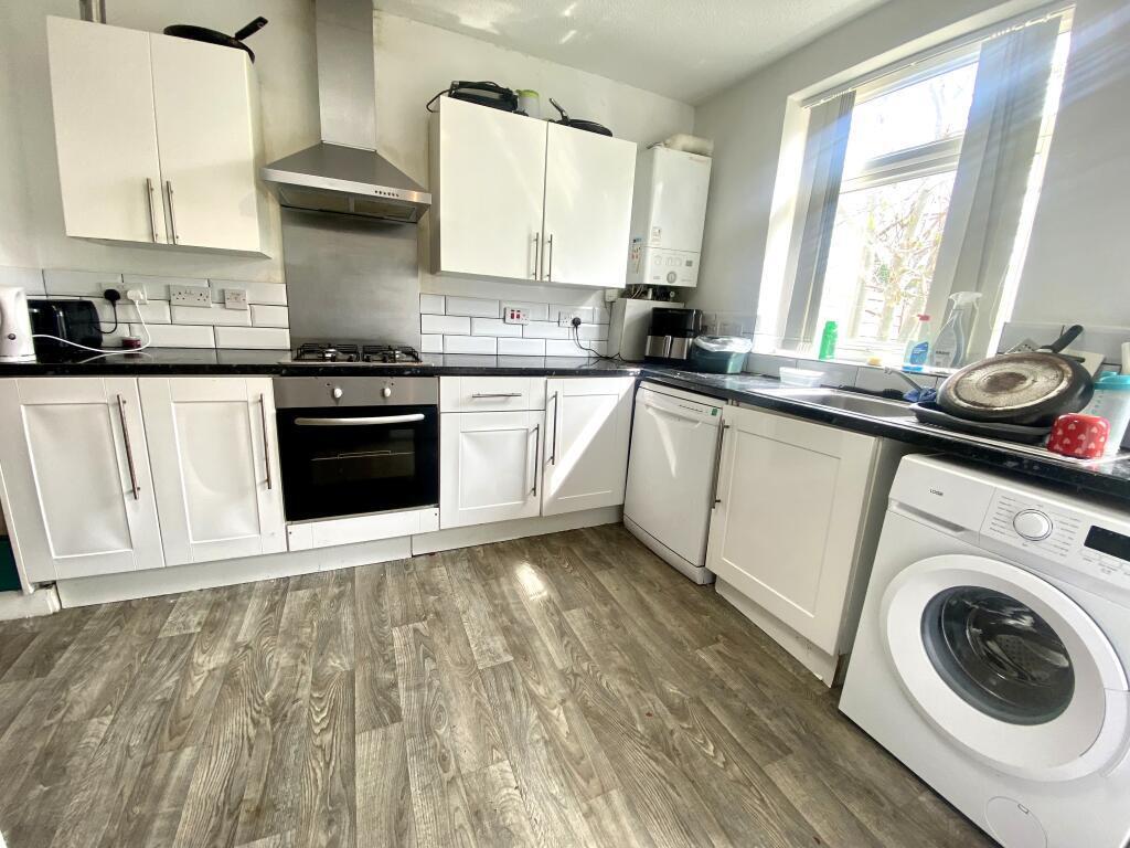 3 bed Mid Terraced House for rent in Bristol. From Front Door Lettings Ltd - Bristol