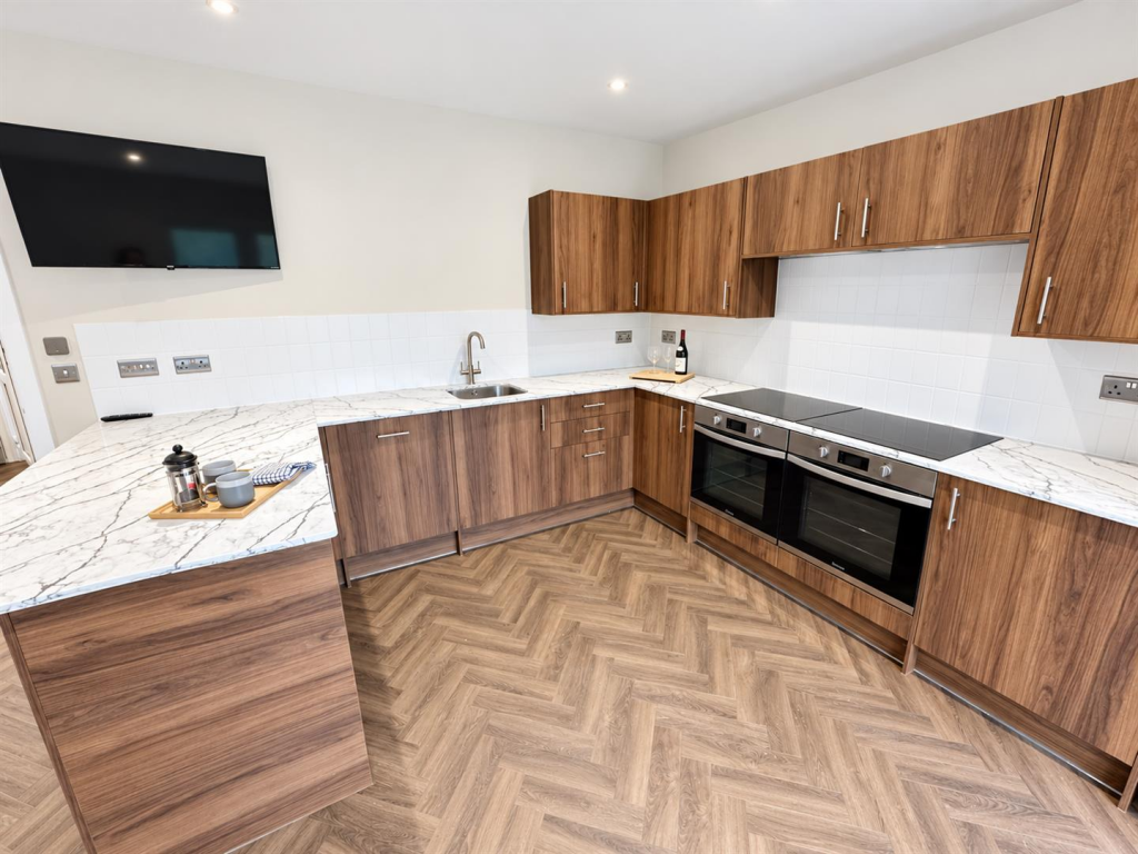 7 bed Mid Terraced House for rent in Filton. From Front Door Lettings Ltd - Bristol
