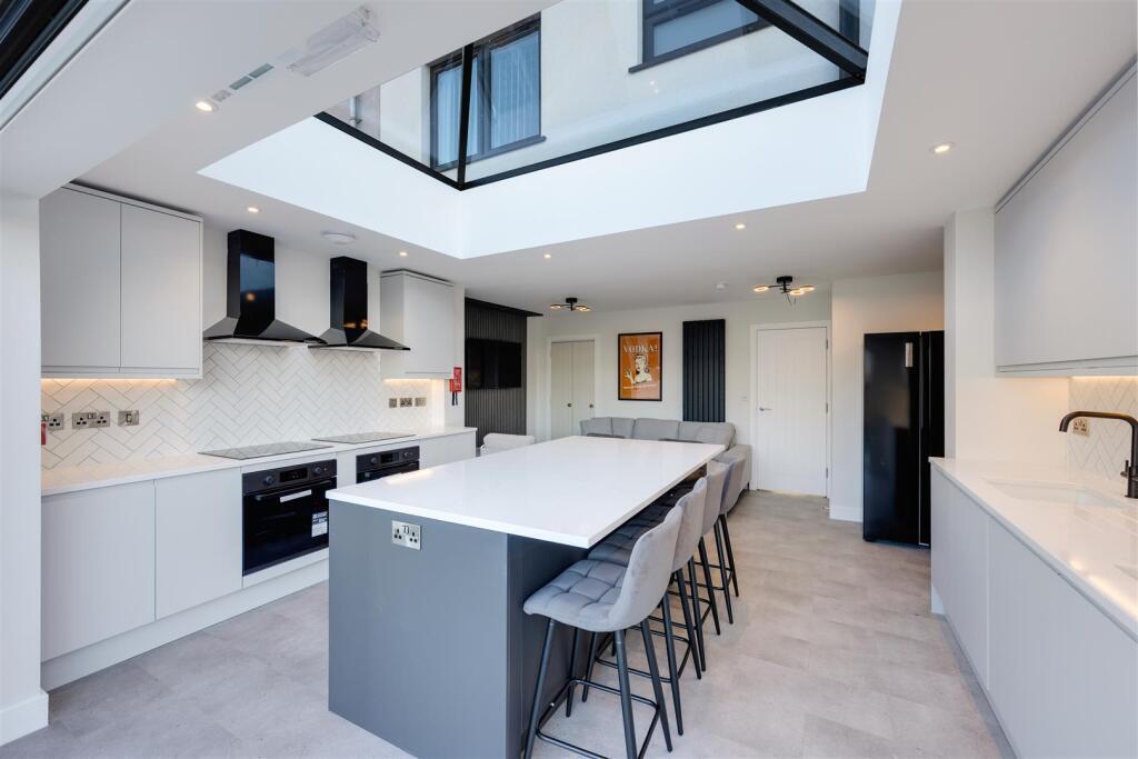8 bed Detached for rent in Bristol. From Front Door Lettings Ltd - Bristol