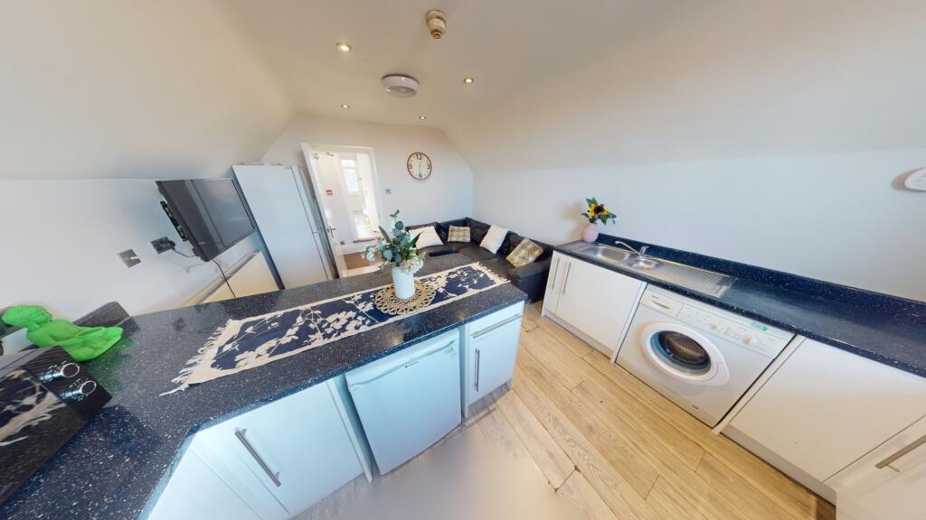 5 bed 1st Floor Flat for rent in Nottingham. From Oak Student Letts