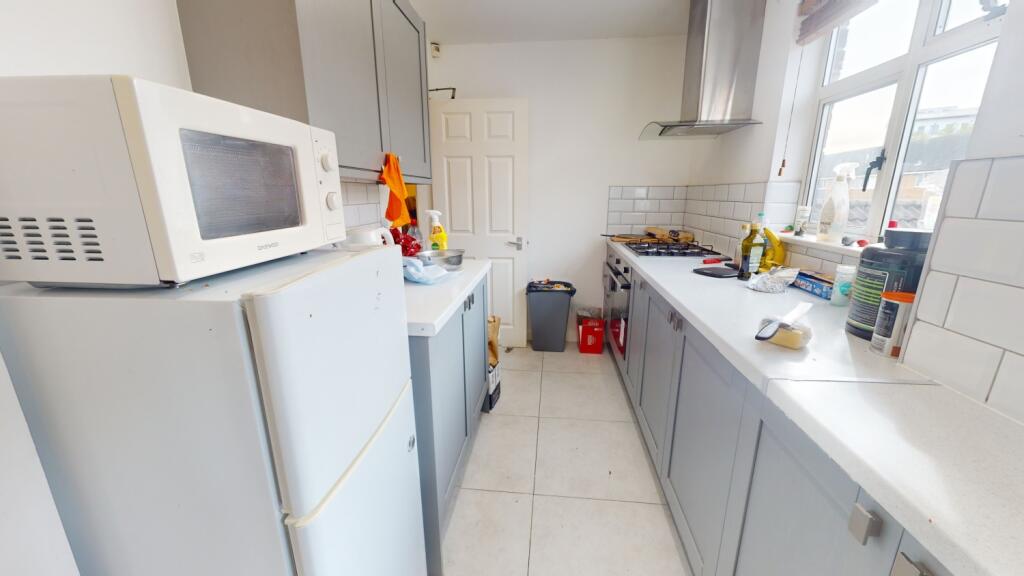 4 bed Mid Terraced House for rent in Nottingham. From Oak Student Letts 4 bed Mid Terraced House for rent in Nottingham. From Oak Student Letts