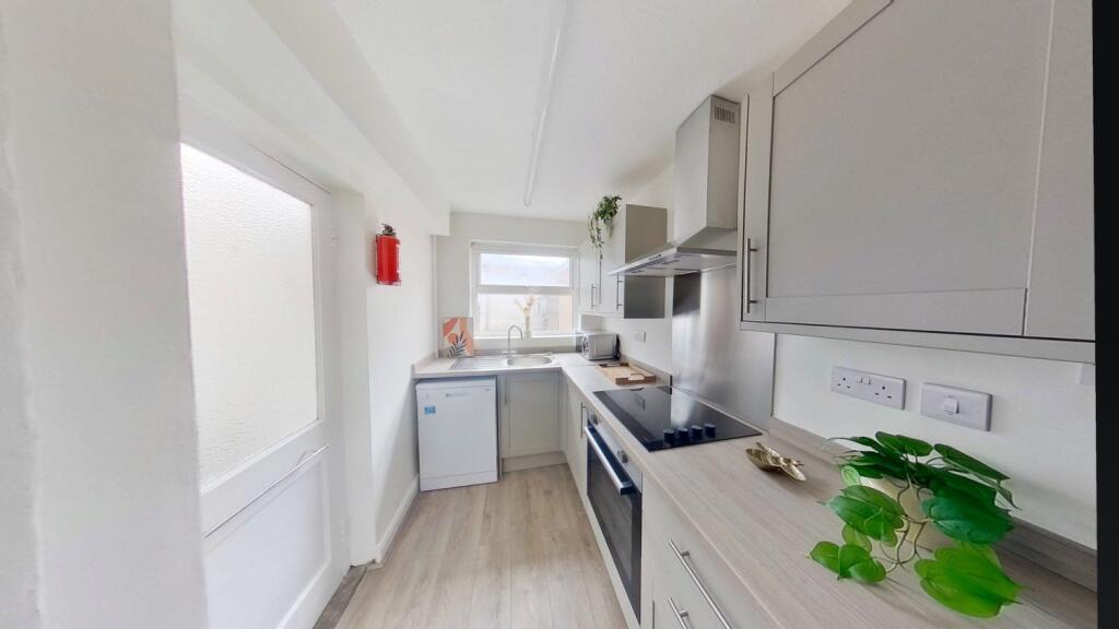3 bed Mid Terraced House for rent in Nottingham. From Oak Student Letts
