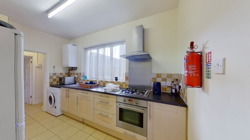 3 bed Mid Terraced House for rent in Nottingham. From Oak Student Letts