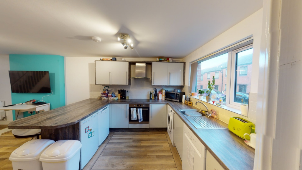 4 bed Mid Terraced House for rent in Nottingham. From Oak Student Letts