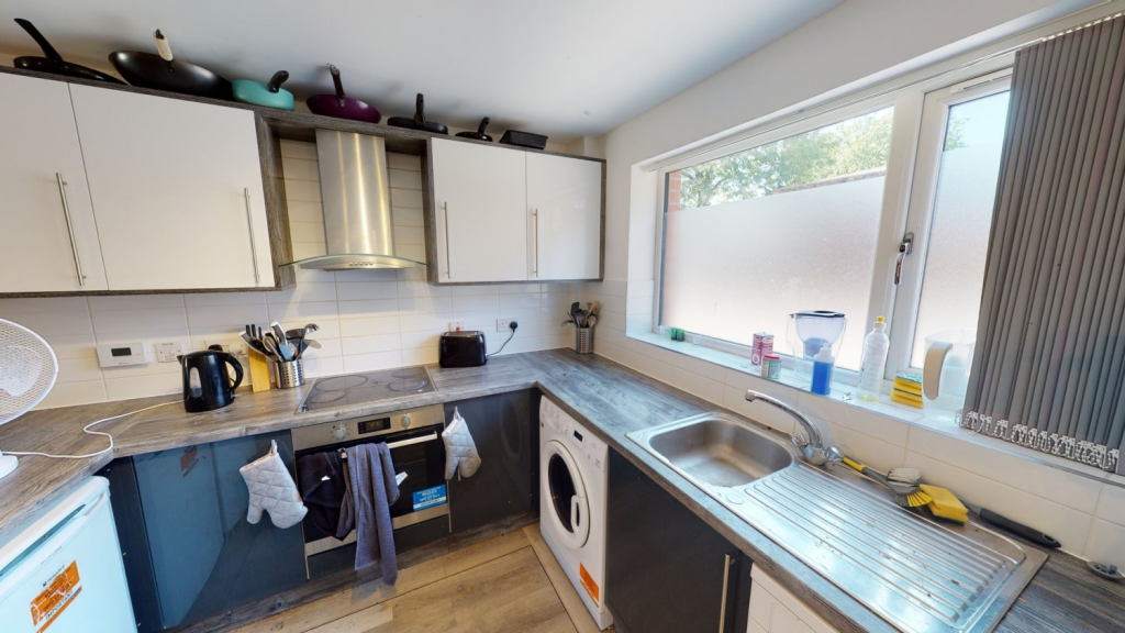 4 bed Mid Terraced House for rent in Nottingham. From Oak Student Letts