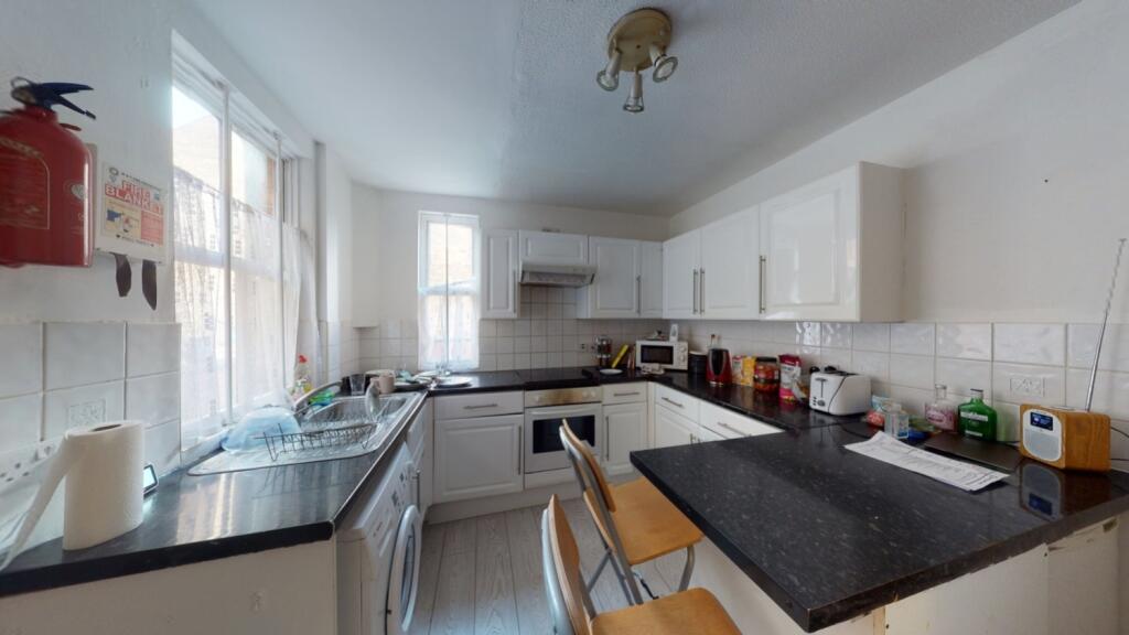 3 bed Mid Terraced House for rent in Nottingham. From Oak Student Letts
