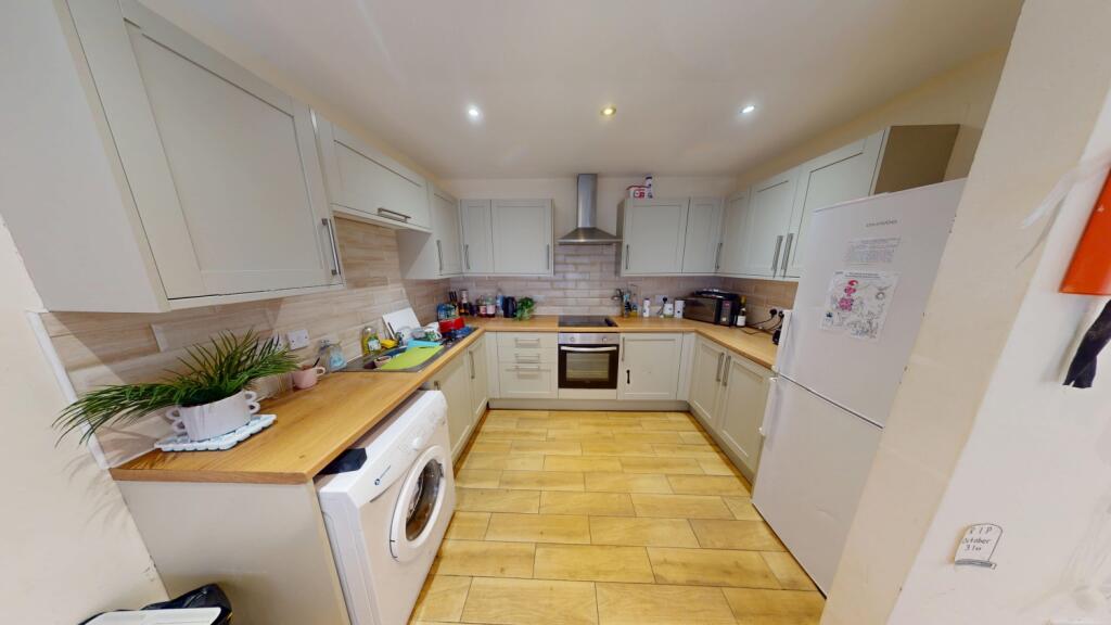 4 bed Mid Terraced House for rent in Nottingham. From Oak Student Letts