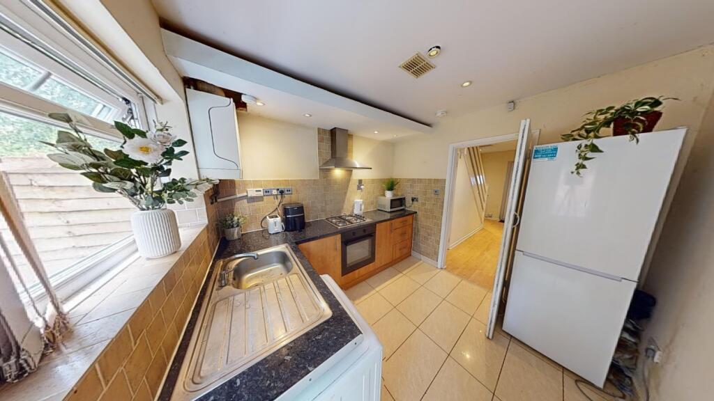 4 bed Mid Terraced House for rent in Nottingham. From Oak Student Letts