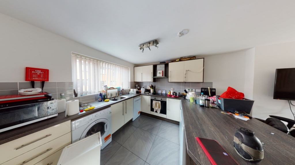 4 bed Mid Terraced House for rent in Nottingham. From Oak Student Letts
