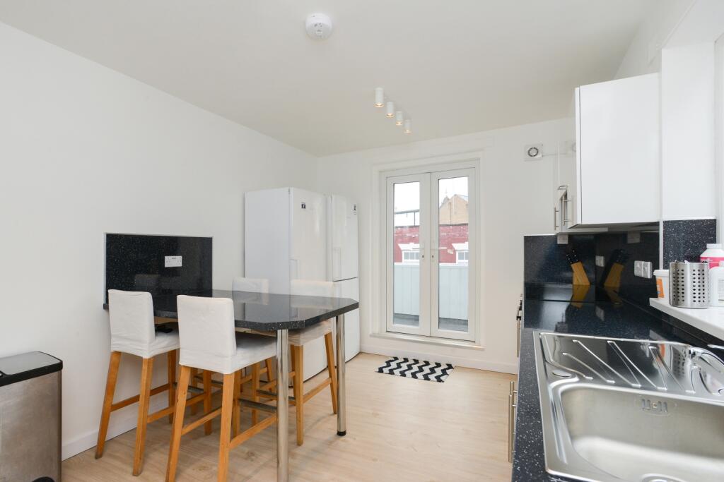5 bed Mid Terraced House for rent in Nottingham. From Oak Student Letts