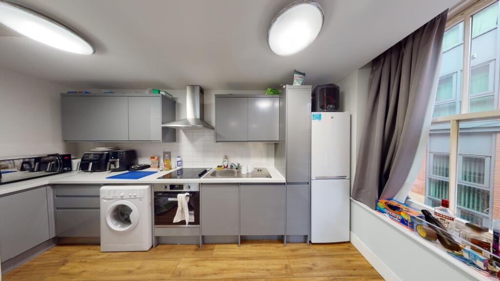 5 bed 1st Floor Flat for rent in Nottingham. From Oak Student Letts 5 bed 1st Floor Flat for rent in Nottingham. From Oak Student Letts