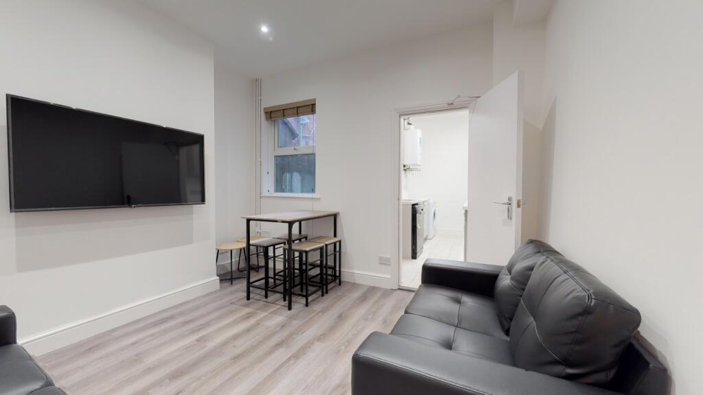 4 bed Mid Terraced House for rent in Beeston. From Oak Student Letts 4 bed Mid Terraced House for rent in Beeston. From Oak Student Letts