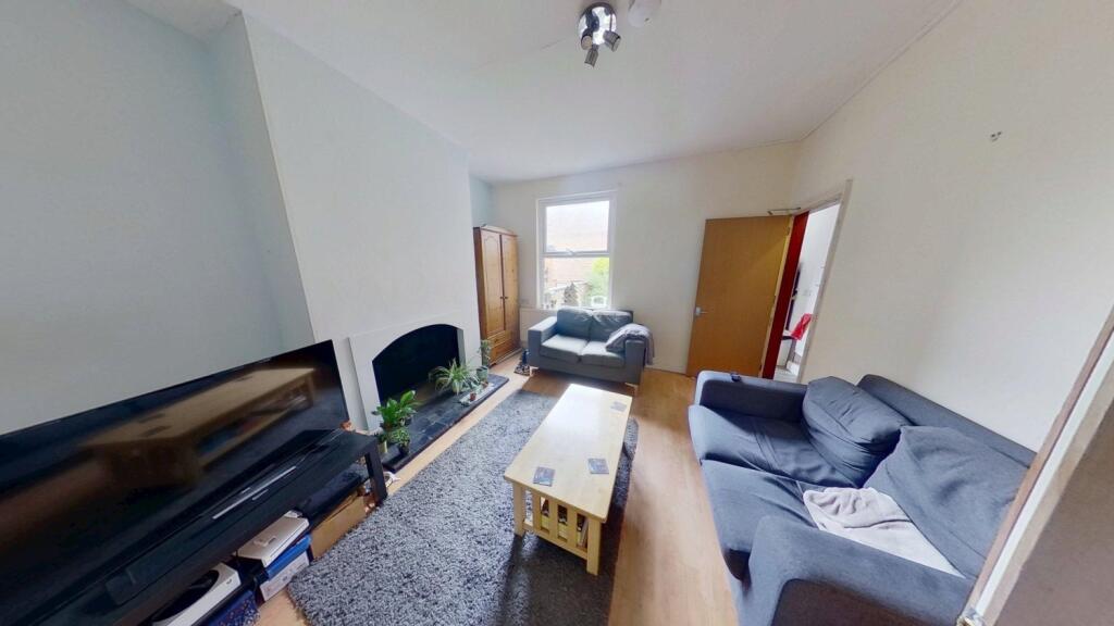 3 bed Mid Terraced House for rent in Nottingham. From Oak Student Letts
