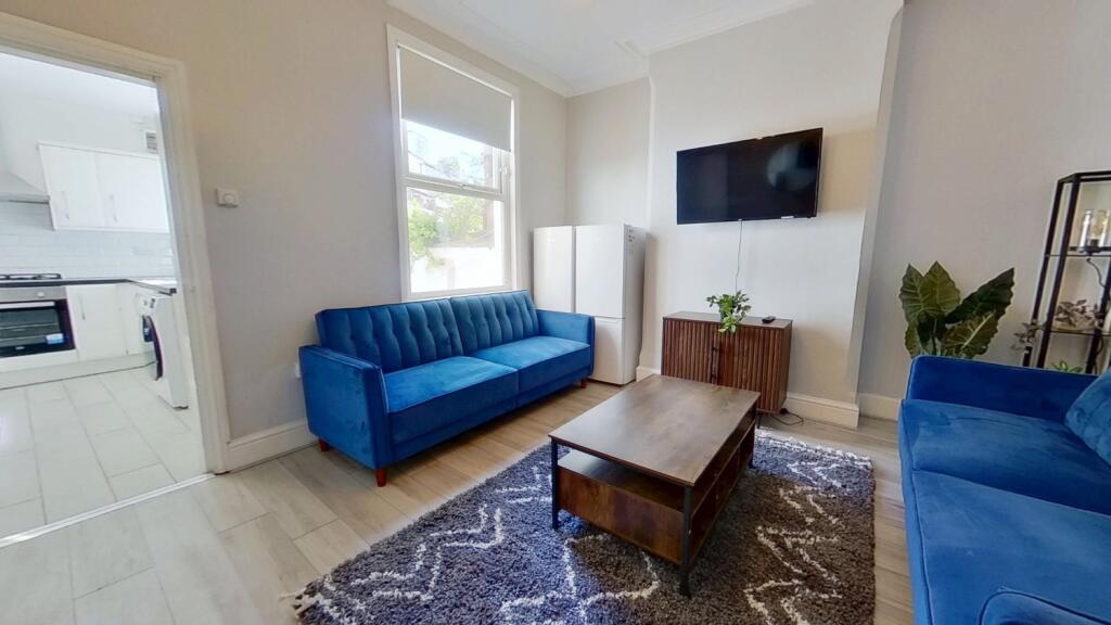 5 bed Mid Terraced House for rent in Nottingham. From Oak Student Letts 5 bed Mid Terraced House for rent in Nottingham. From Oak Student Letts