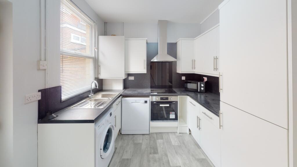 4 bed End of Terrace for rent in Nottingham. From Oak Student Letts