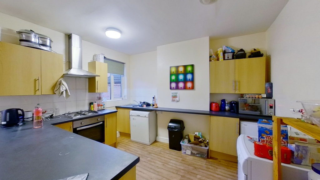 3 bed House (unspecified) for rent in Nottingham. From Oak Student Letts
