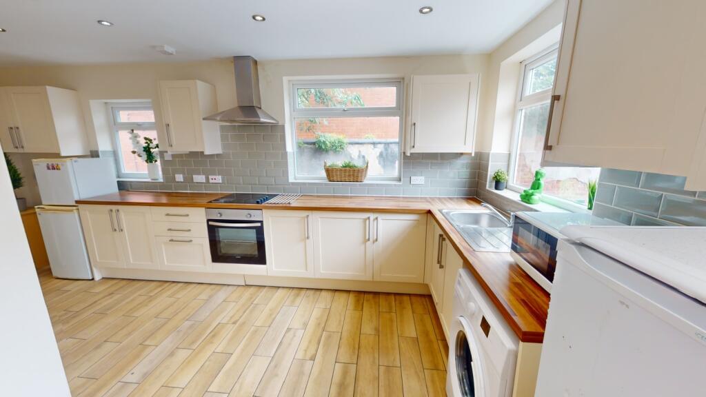 4 bed Mid Terraced House for rent in Nottingham. From Oak Student Letts