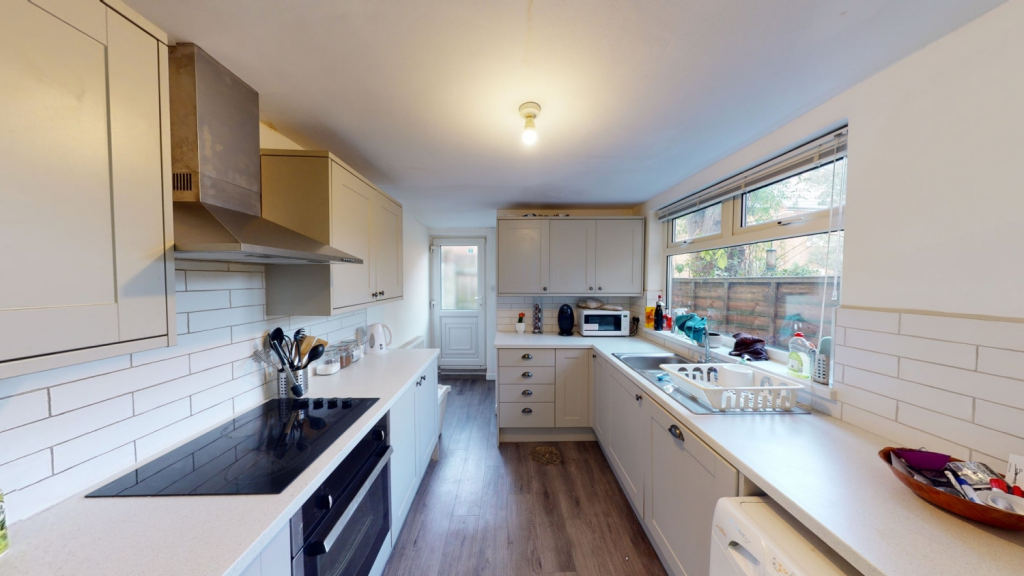 4 bed Mid Terraced House for rent in Nottingham. From Oak Student Letts