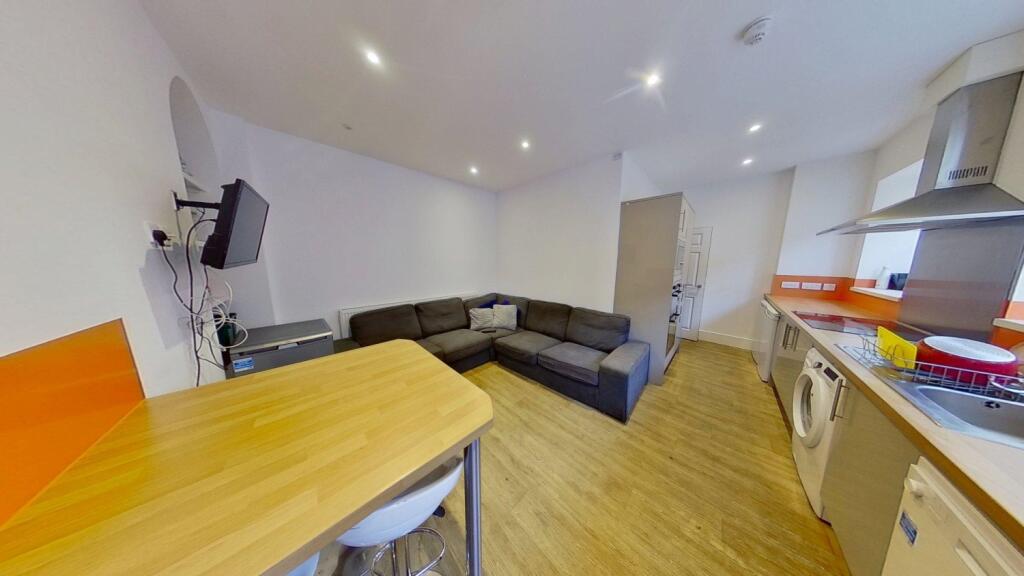 4 bed 1st Floor Flat for rent in Nottingham. From Oak Student Letts 4 bed 1st Floor Flat for rent in Nottingham. From Oak Student Letts