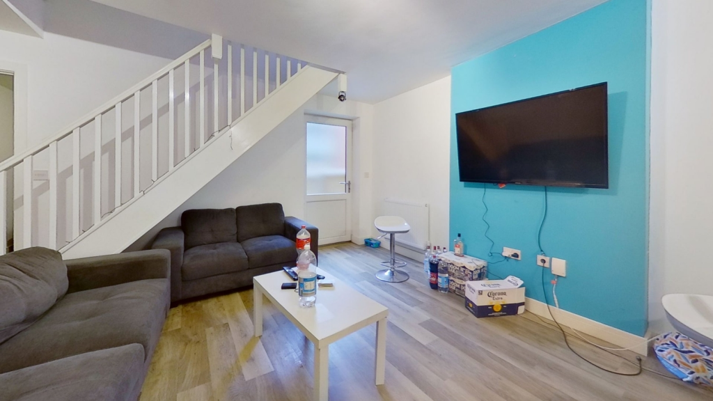 4 bed Mid Terraced House for rent in Nottingham. From Oak Student Letts