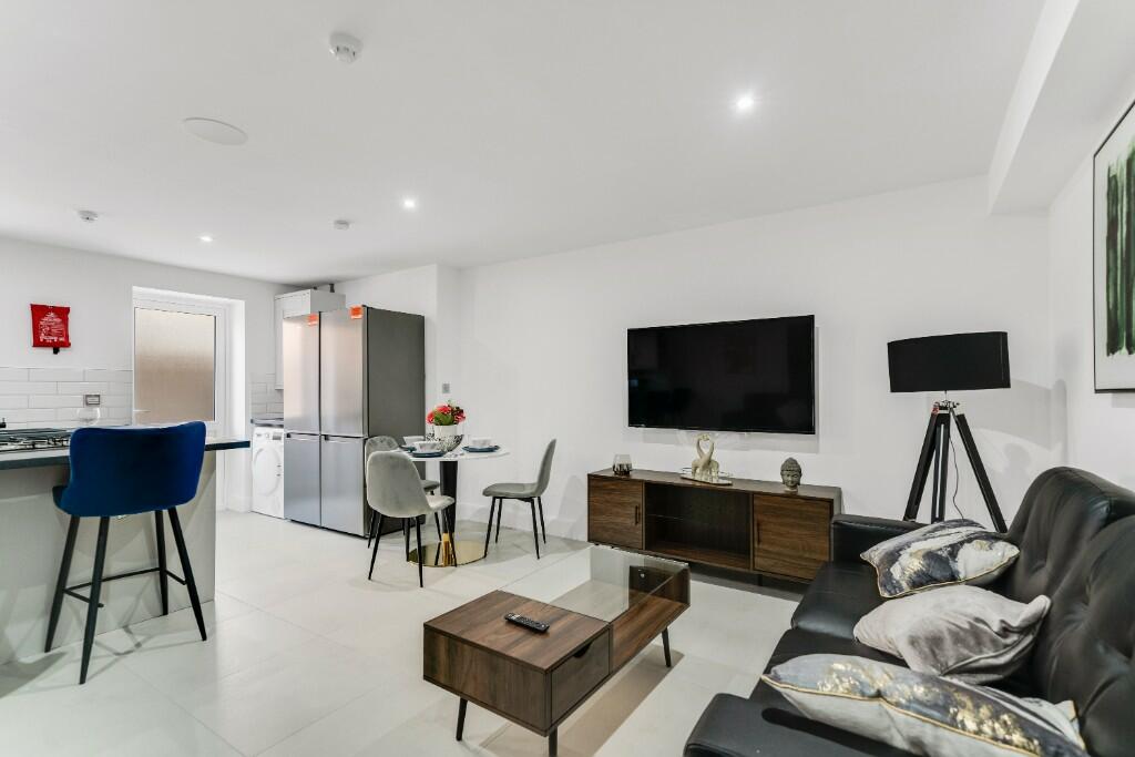 6 bed Mid Terraced House for rent in Liverpool. From Bric Living - Liverpool
