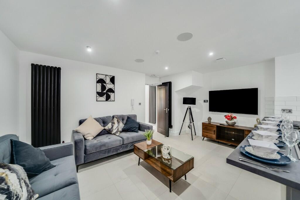 6 bed Mid Terraced House for rent in Liverpool. From Bric Living - Liverpool