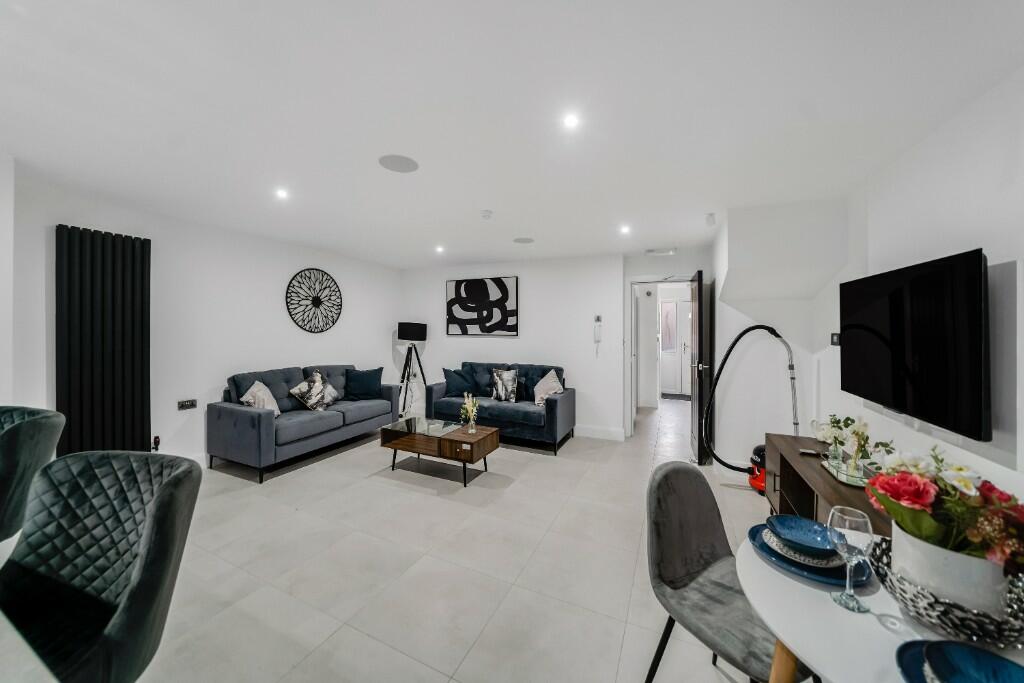 6 bed Mid Terraced House for rent in Liverpool. From Bric Living - Liverpool