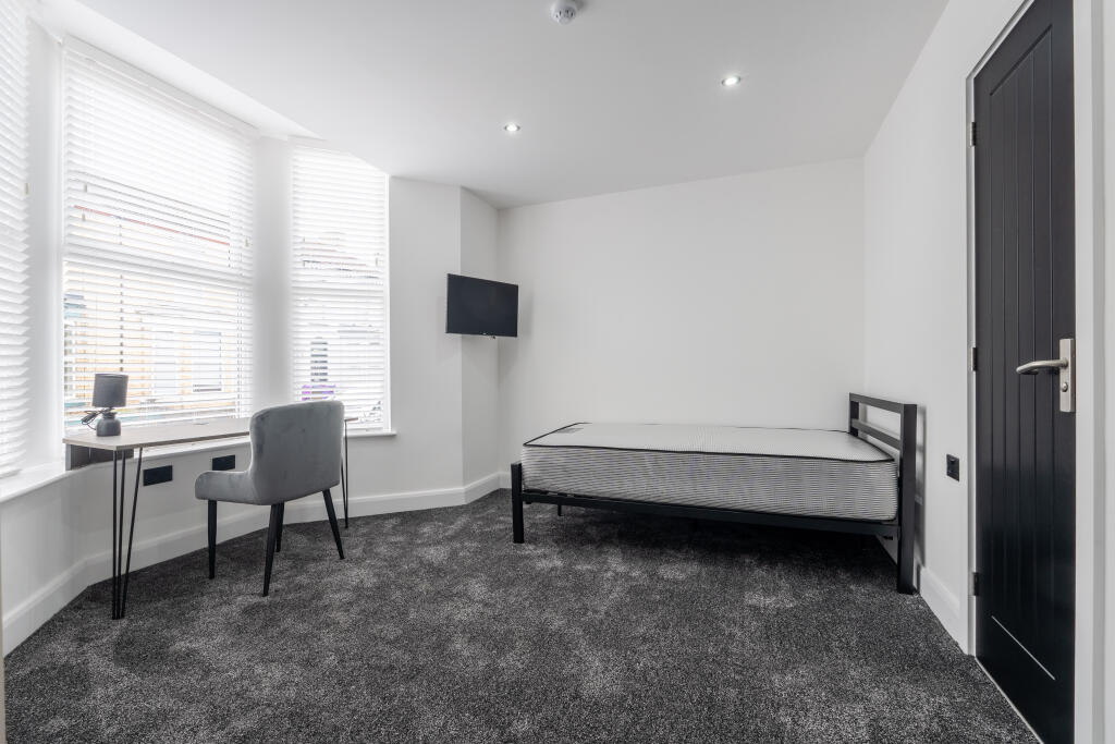6 bed Mid Terraced House for rent in Liverpool. From Bric Living - Liverpool