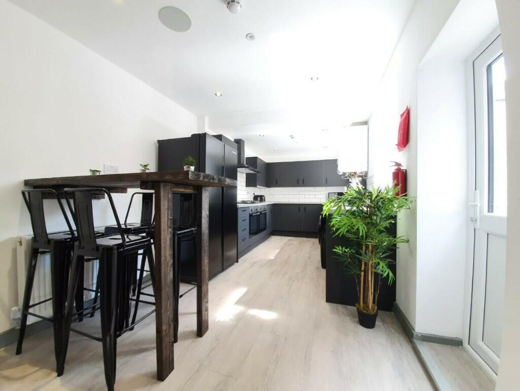 6 bed Mid Terraced House for rent in Liverpool. From Bric Living - Liverpool