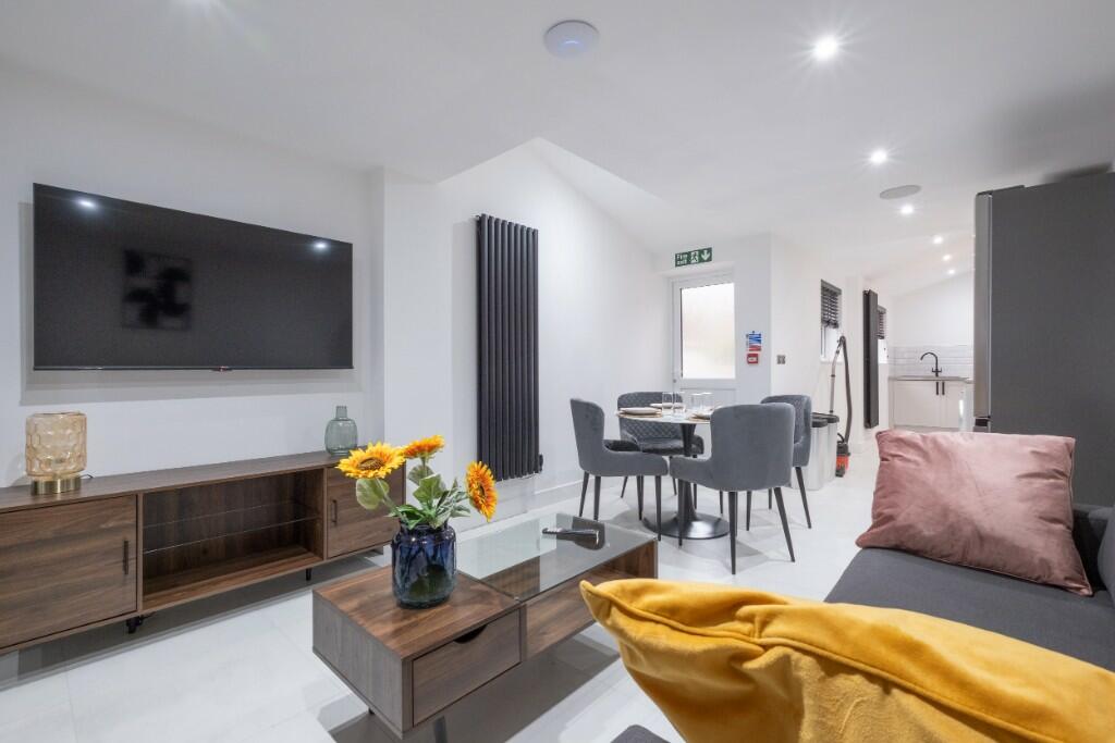 5 bed Mid Terraced House for rent in Lincoln. From Bric Living - Lincoln
