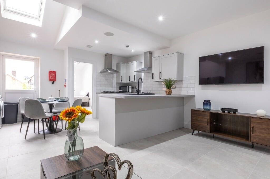 6 bed House Share for rent in Riseholme. From Bric Living - Lincoln