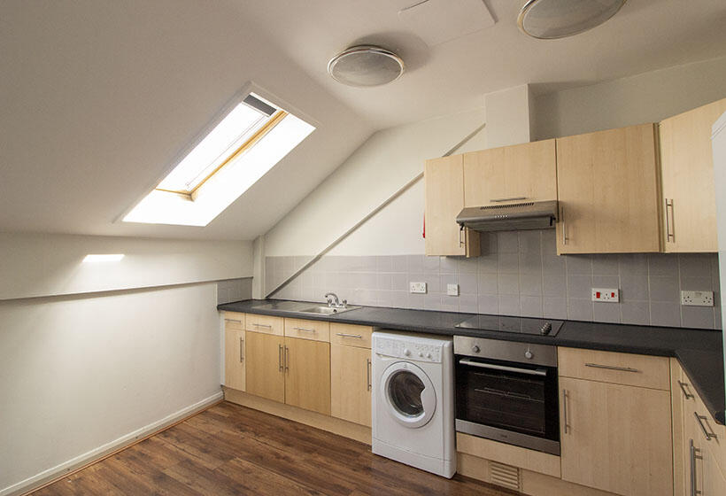 4 bed 1st Floor Flat for rent in Nottingham. From Mega Close - Nottingham
