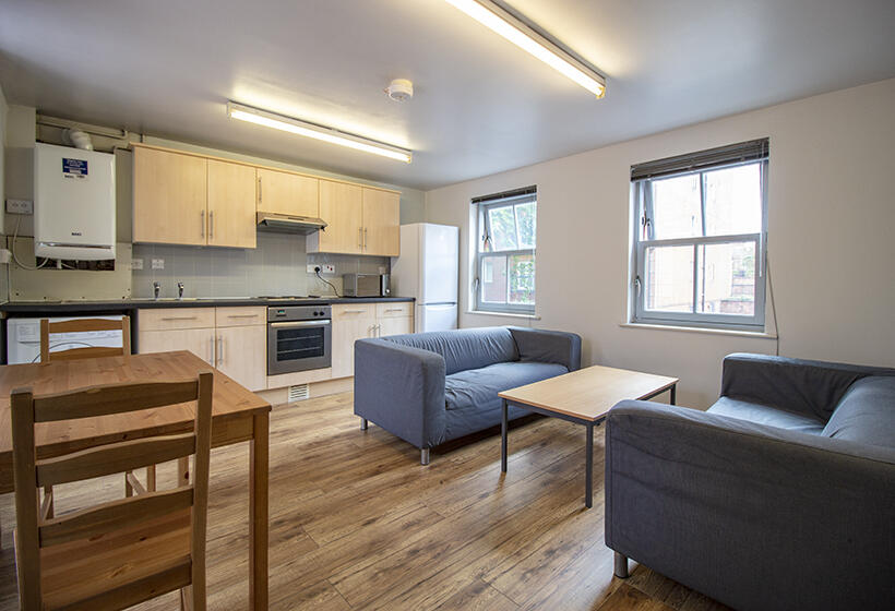 4 bed 1st Floor Flat for rent in Nottingham. From Mega Close - Nottingham