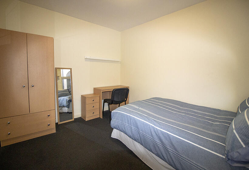 3 bed 1st Floor Flat for rent in Nottingham. From Mega Close - Nottingham