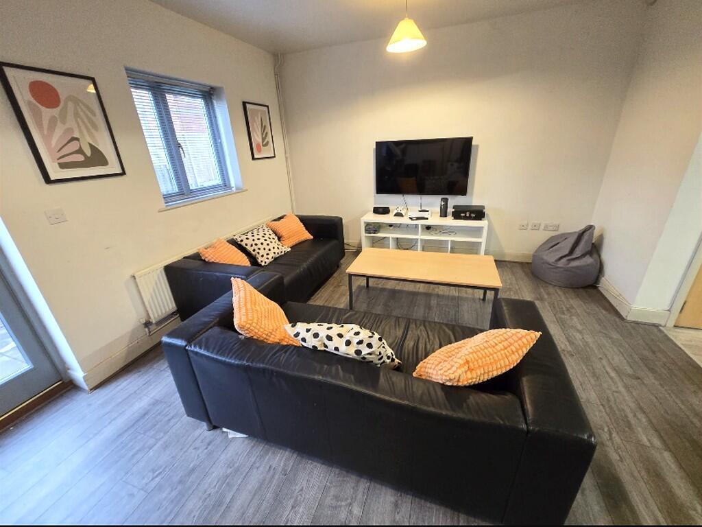 5 bed Town House for rent in Nottingham. From Mega Close - Nottingham