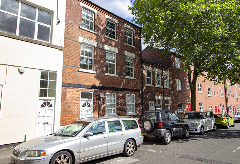 6 bed Town House for rent in Nottingham. From Mega Close - Nottingham