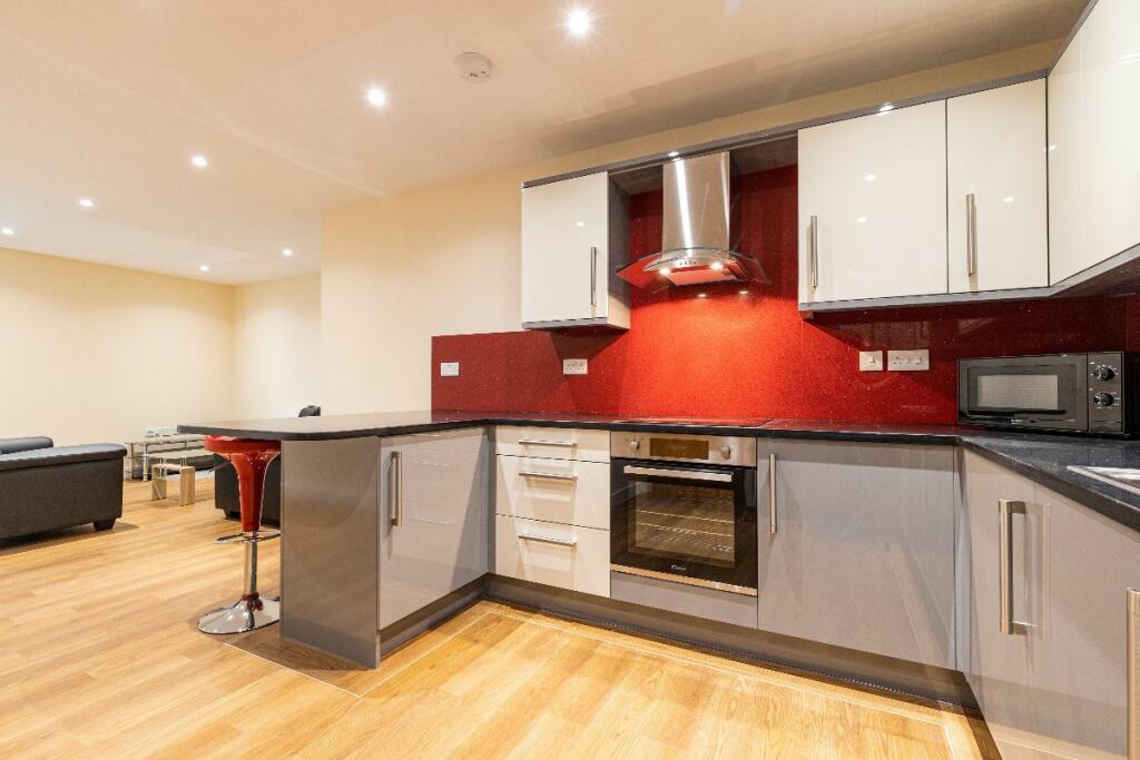 3 bed Apartment for rent in Long Line. From MAF Students 3 bed Apartment for rent in Long Line. From MAF Students