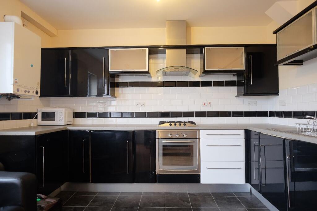 3 bed 1st Floor Flat for rent in Sheffield. From MAF Students