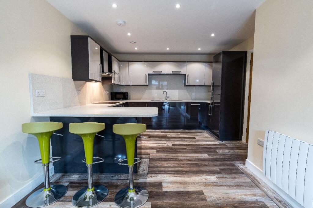 3 bed Apartment for rent in Long Line. From MAF Students 3 bed Apartment for rent in Long Line. From MAF Students