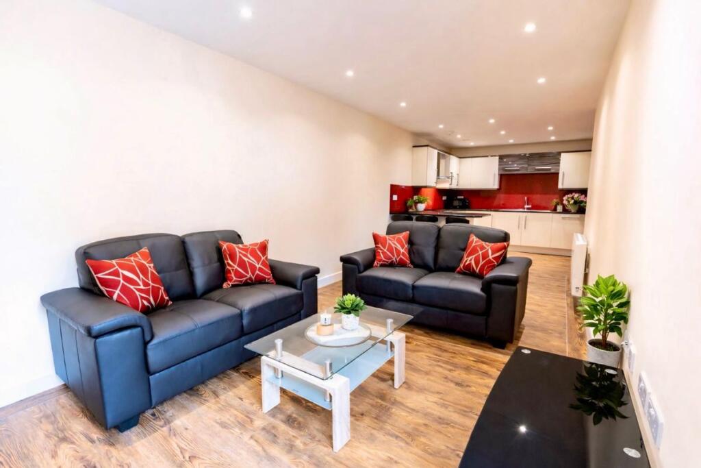 3 bed Apartment for rent in Long Line. From MAF Students 3 bed Apartment for rent in Long Line. From MAF Students